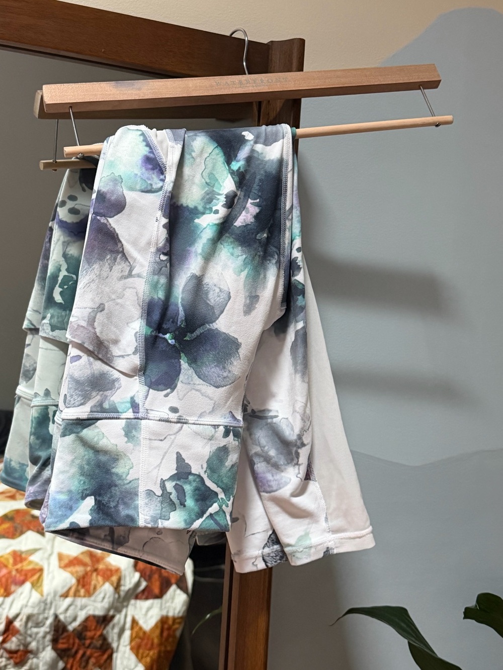 Athleta Floral Mudra Capri Leggings